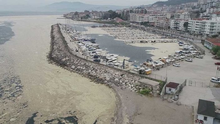 Deniz salyası çalışması yapan 'Bilim-2' karaya döndü